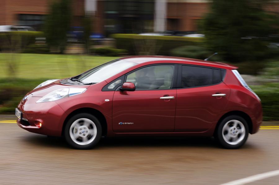  Nissan Leaf 2011 года  (UK) (фото 11 из 14)